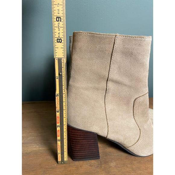 NWOT Blondo Waterproof Suede Ankle Boot. Size 8.5. - Picture 2 of 8